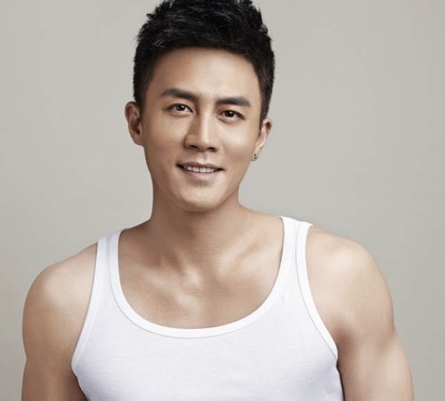 杜淳大晒6块迷人腹肌,使得粉丝尖叫,如此训练你也可以这样