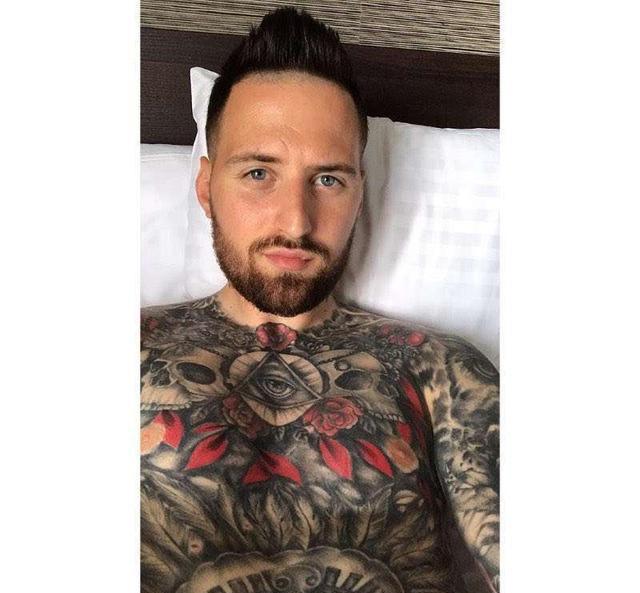 鲁能新援的纹身像"社会大哥"球迷:符合李霄鹏的气质