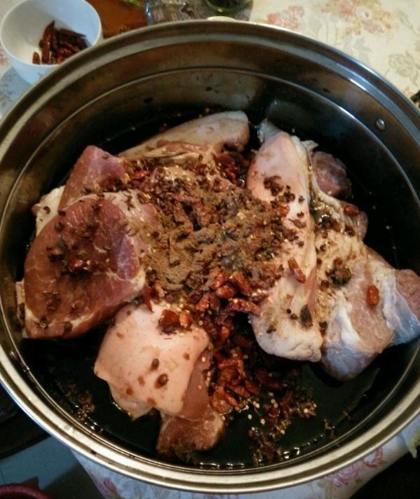 腌肉不要只放盐多加一味料才是真正的腌肉风味不易变质还香