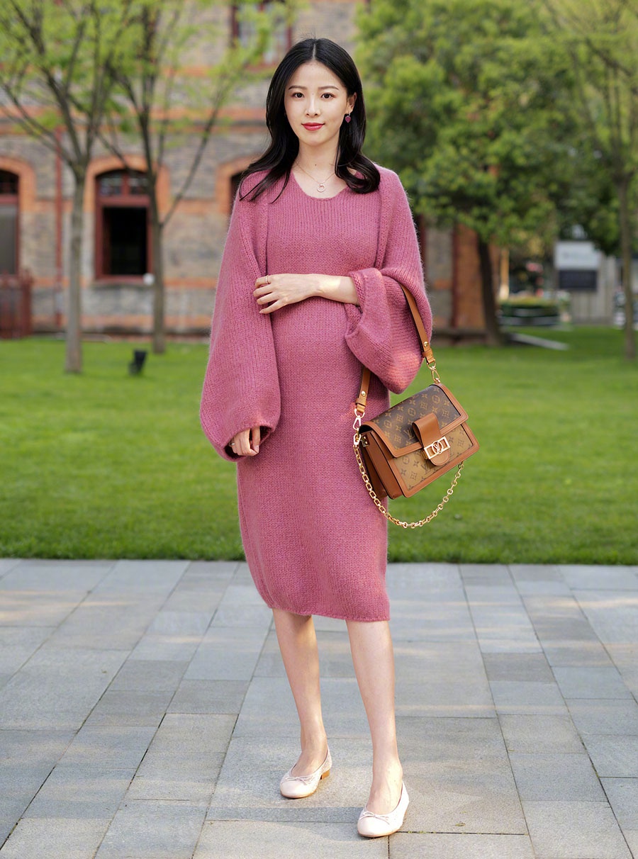 过了30岁怎么穿裙子,春季女人这样搭配连衣裙,优雅又时髦