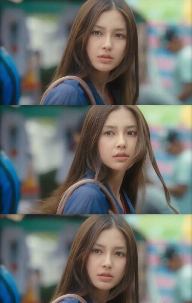 而她在片中则饰演了星途殊不顺意的偶像明星牡丹随后,angelababy首度