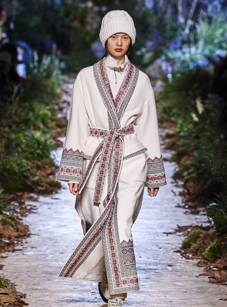 2020巴黎秋冬时装周超模带你看尽繁华演绎出精彩的服装世界