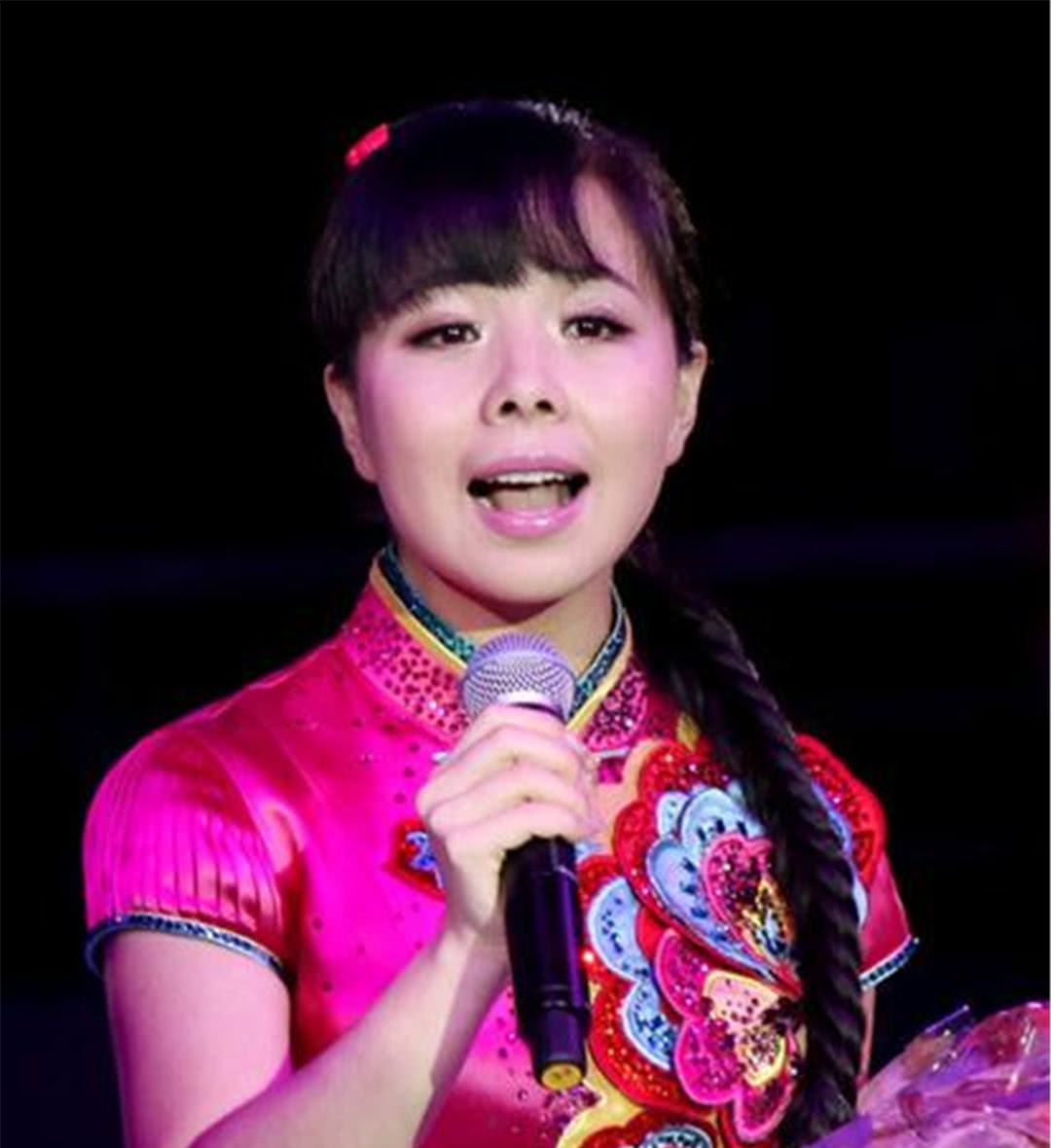 《星光大道》王二妮真实身份曝光! 隐藏了12年, 怪不得能这么火!