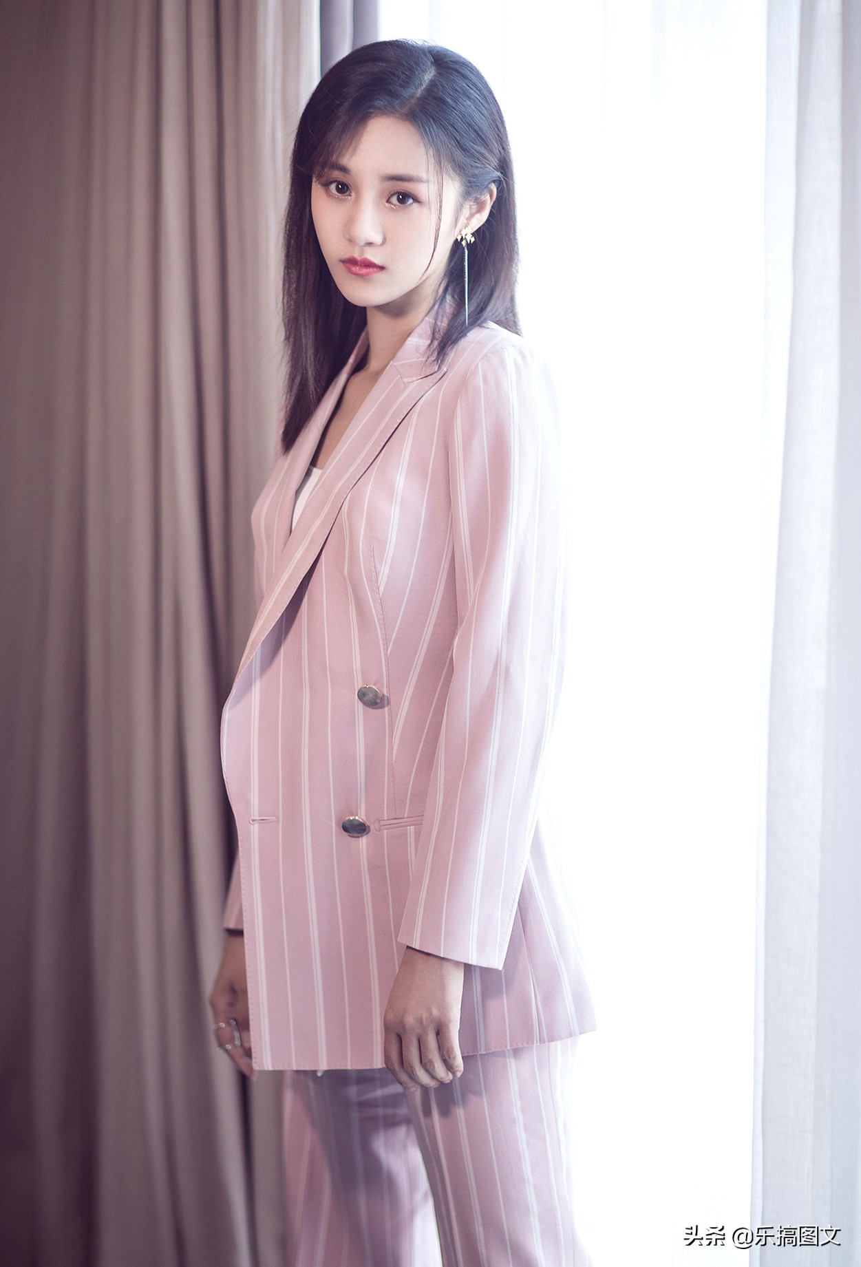 安悦溪淡粉色西服清新甜美帅气少女风