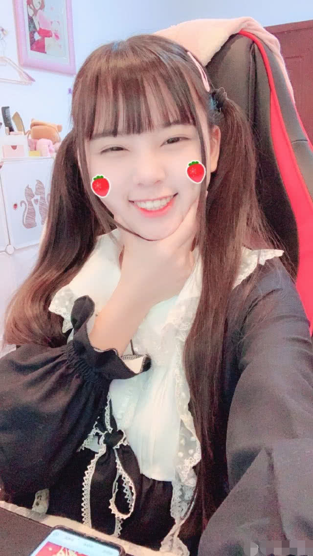 火线妹真人到底长啥样?当看到路人镜头下的她,直男喜欢的类型