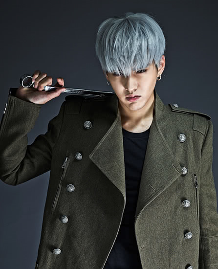 都是在演痞子,前3个都是在模仿,只有他隔着屏幕都让人害怕