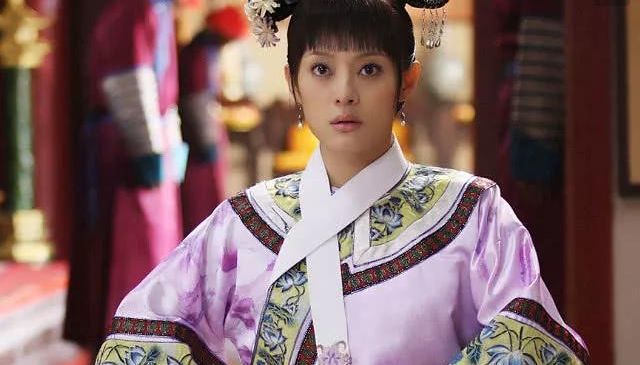 尤其是妆容更是遵循古代审美,也正是这份用心,让电视剧中的女子都拥有