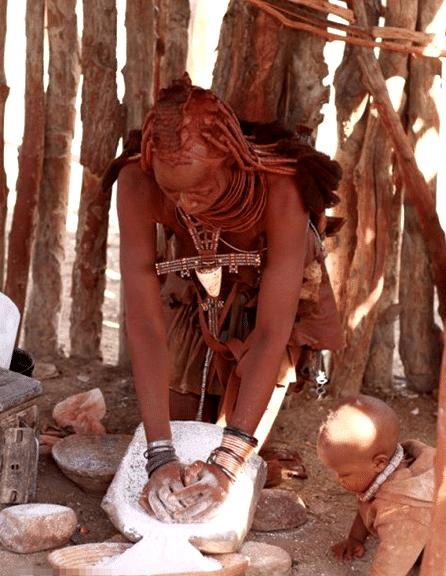 小乡村的辛巴族女人,常年袒露上身终身不洗澡,皮肤如缎子般细腻