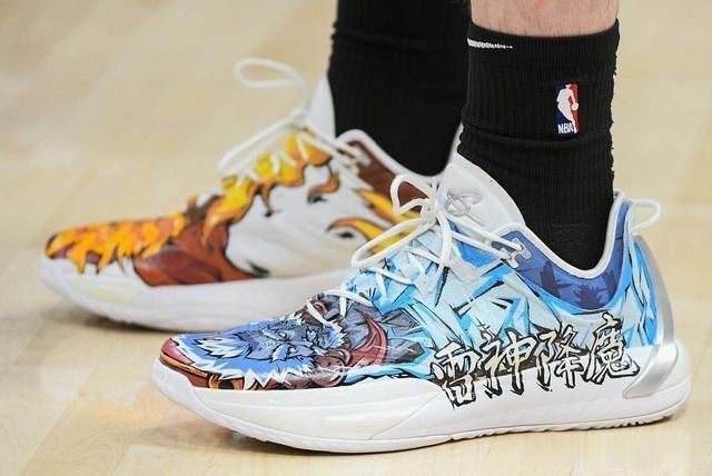 隆多上脚了印有"武汉加