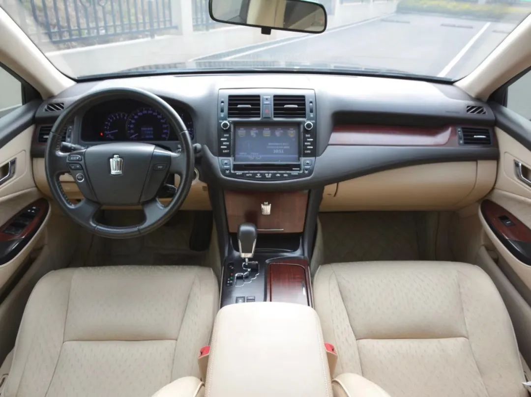 13代丰田皇冠,省心的代步工具,钟南山院士的座驾是这台车