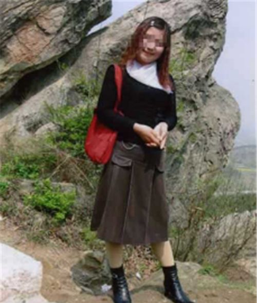 被黑人男友感染并首位公开艾滋病的女大学生朱力亚