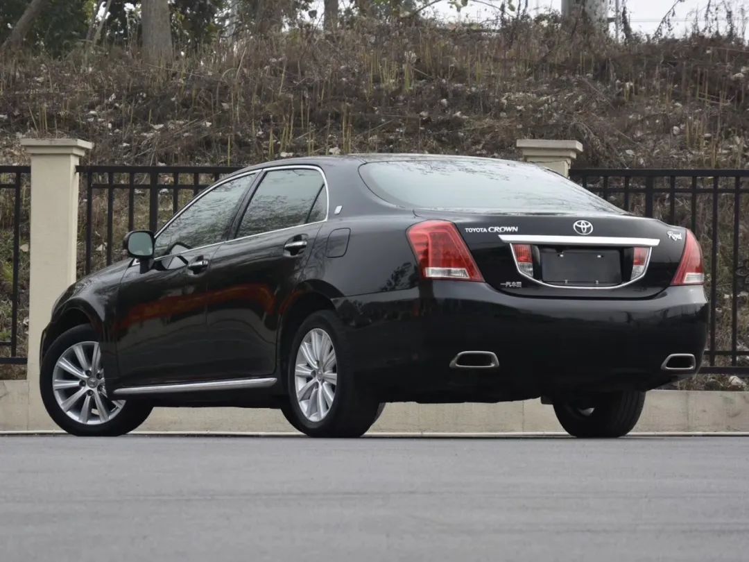13代丰田皇冠,省心的代步工具,钟南山院士的座驾是这台车
