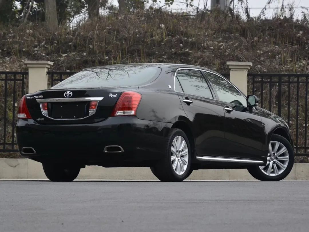 13代丰田皇冠,省心的代步工具,钟南山院士的座驾是这台车