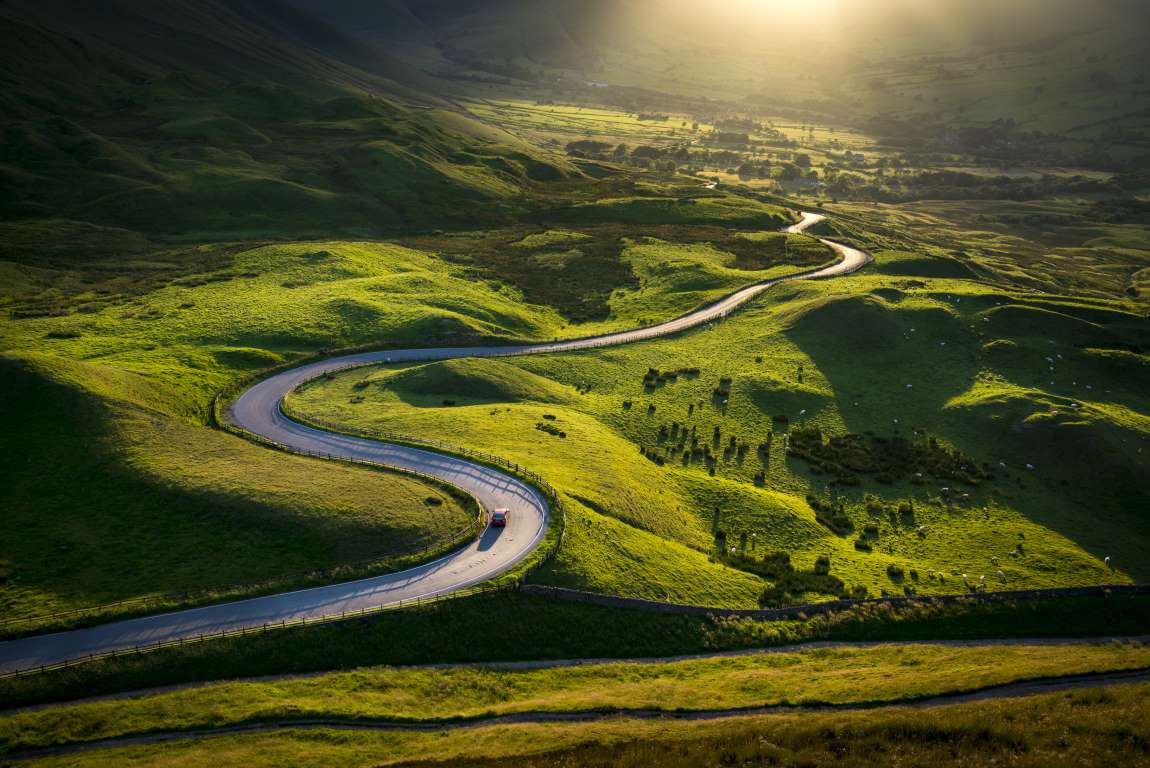 旅行看世界世界各地美丽蜿蜒的20条公路吸引众多游客前去打卡