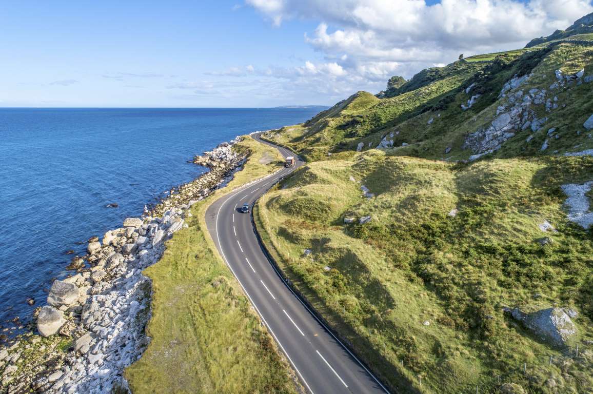 旅行看世界世界各地美丽蜿蜒的20条公路吸引众多游客前去打卡