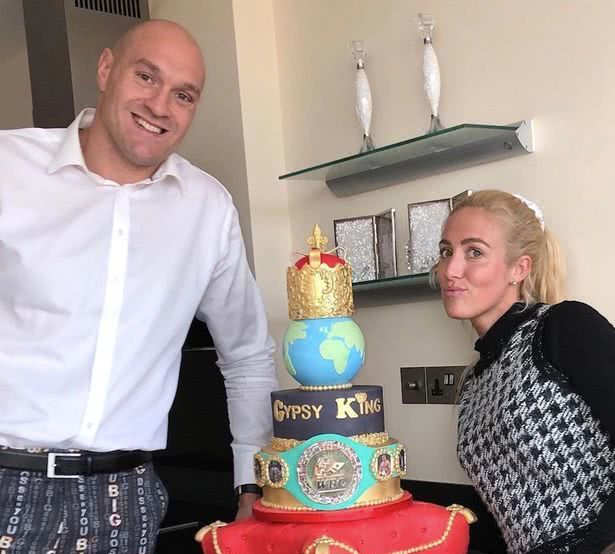 泰森富里妻子恳请他退出拳坛曝丈夫曾与抑郁症做斗争想自杀