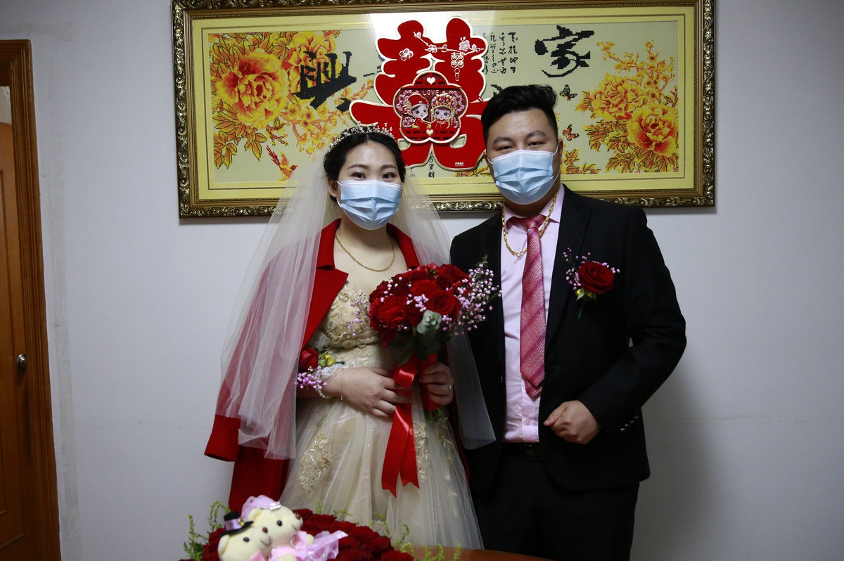 杭州一对新人 不摆宴席 不请宾客 简单拜堂 疫情下办一个特别婚礼休闲区蓝鸢梦想 - Www.slyday.coM