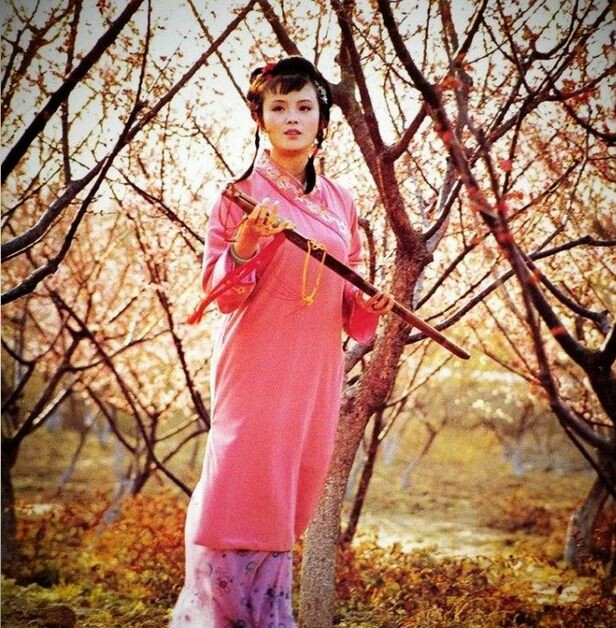 87版《红楼梦》之尤三姐剧照:为爱情刚烈又决绝的女子