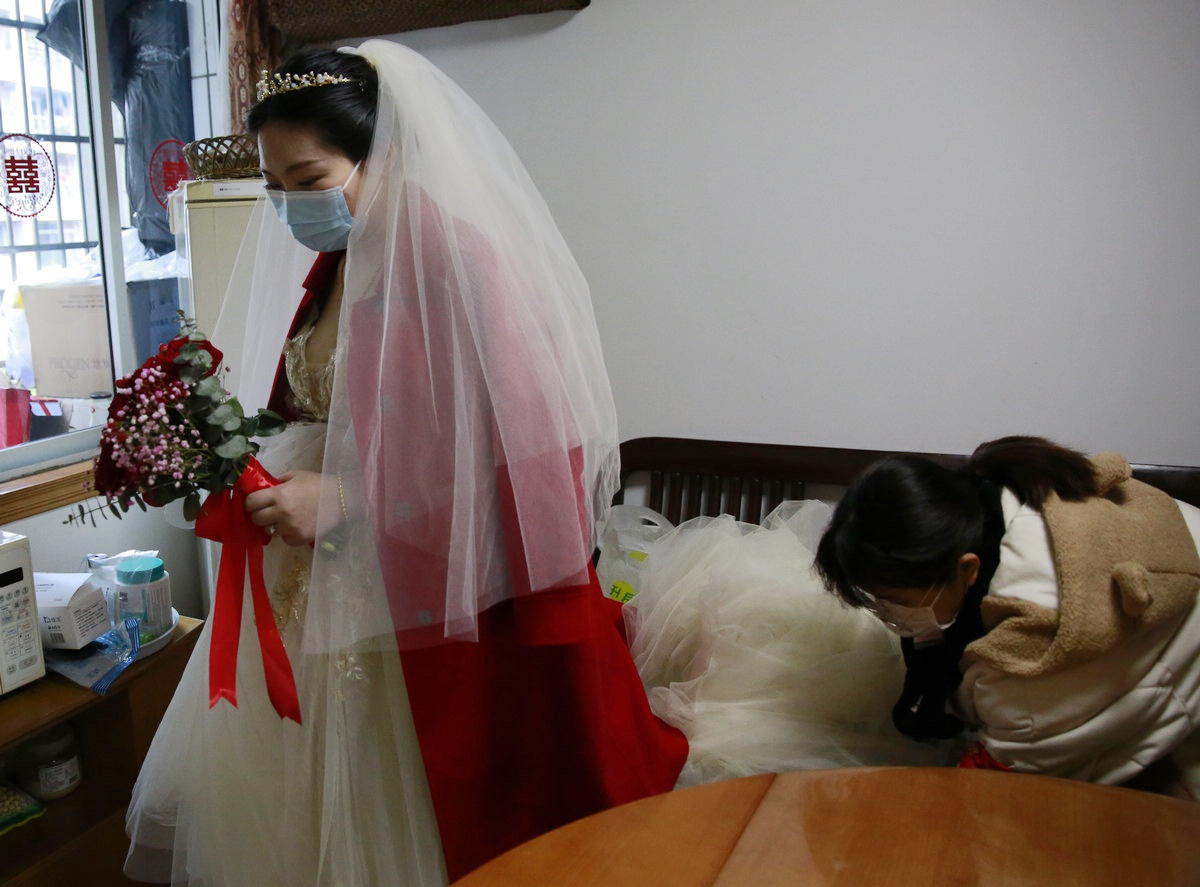 杭州一对新人 不摆宴席 不请宾客 简单拜堂 疫情下办一个特别婚礼休闲区蓝鸢梦想 - Www.slyday.coM