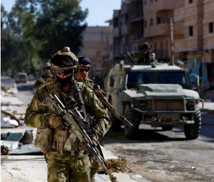 俄军士兵在叙利亚"大马士革-阿勒颇国际公路(m-5)"正式开放供免费通行