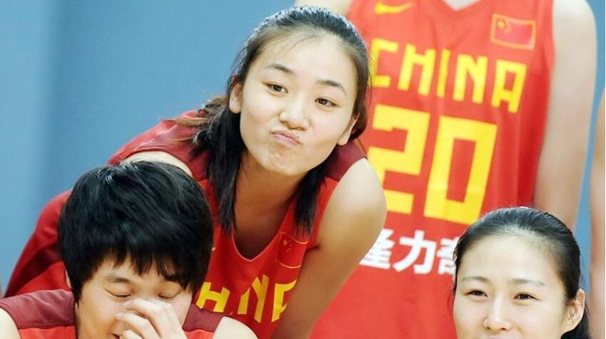 被称为中国女篮第一美女,库里称赞不已,至今却仍单身!