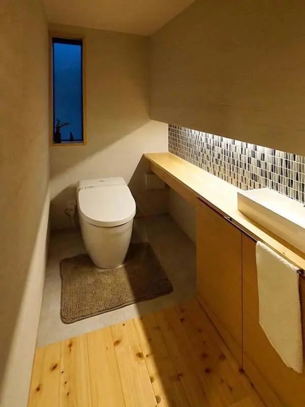 同样是卫生间,为什么日本人家只装洗手盆和马桶?难怪国内比不