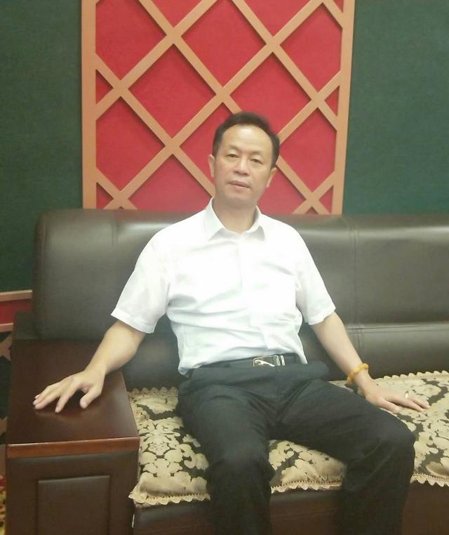 周治民周治民艺术简介:画家周治民1964年出生,江西