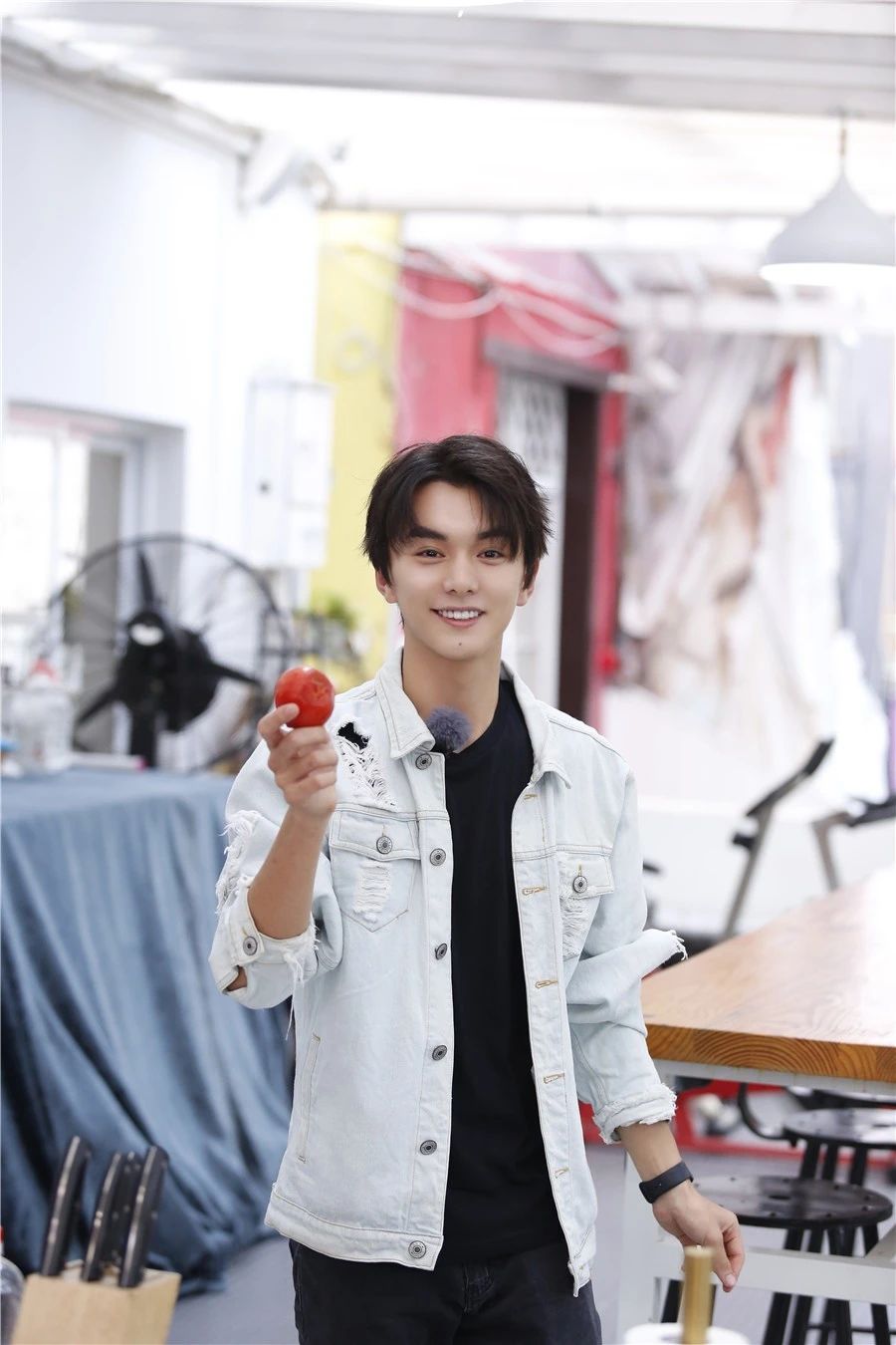 出道首综搭档黄渤少主且慢行李嘉圈粉他会是小生黑马吗