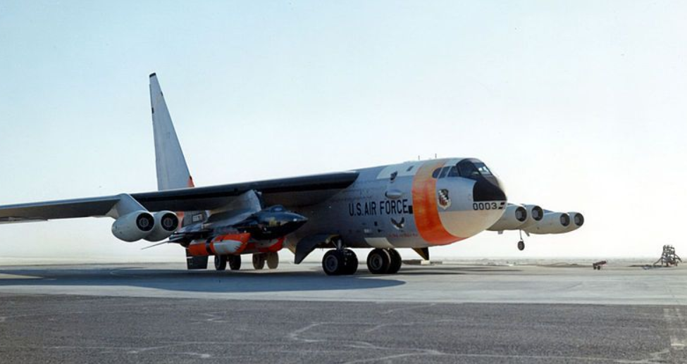 老兵不死,只是逐渐凋零——美国b-52"同温层堡垒"战略轰炸机