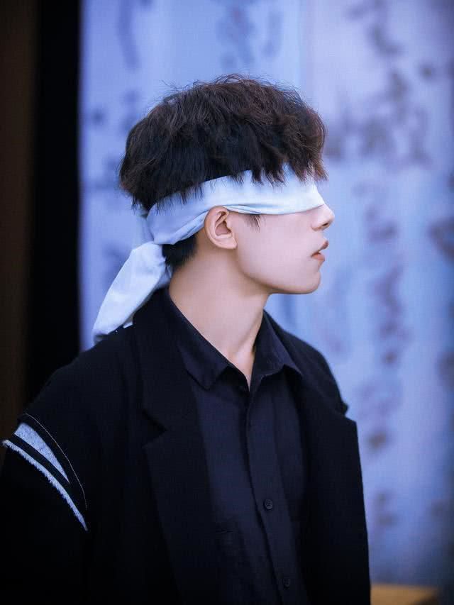 原以为晓星尘蒙眼杀够帅,看到王一博的,网友:这气质绝了