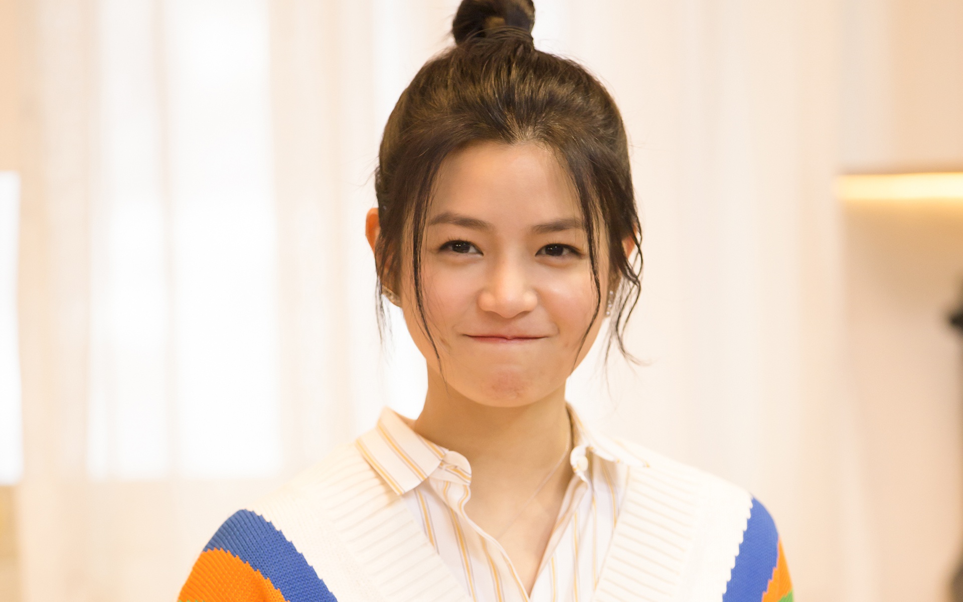 陈妍希丸子头包子脸可爱少女范!