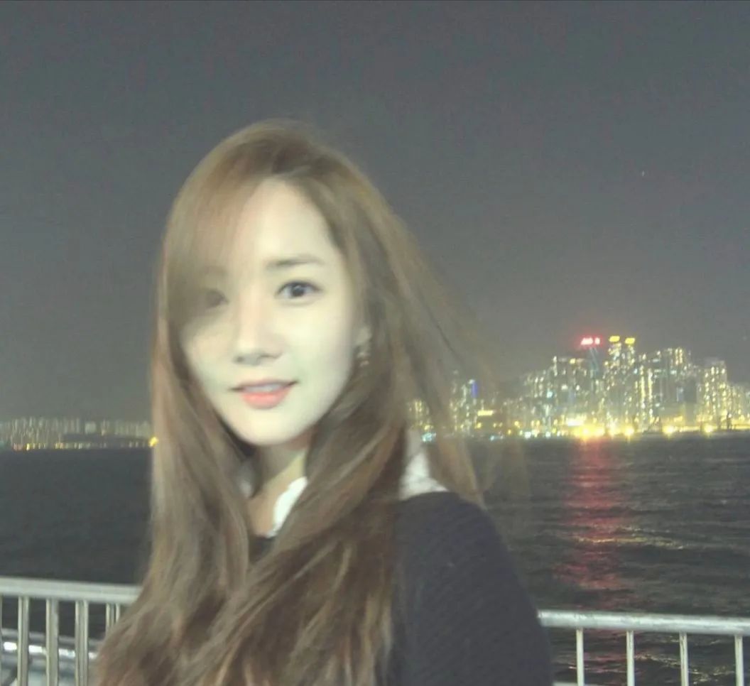 整容后遗症在她身上完全不存在