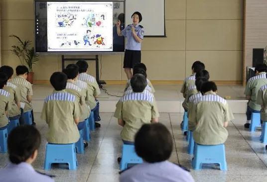 女子监狱都是女人,那么她们是怎么怀孕的呢?