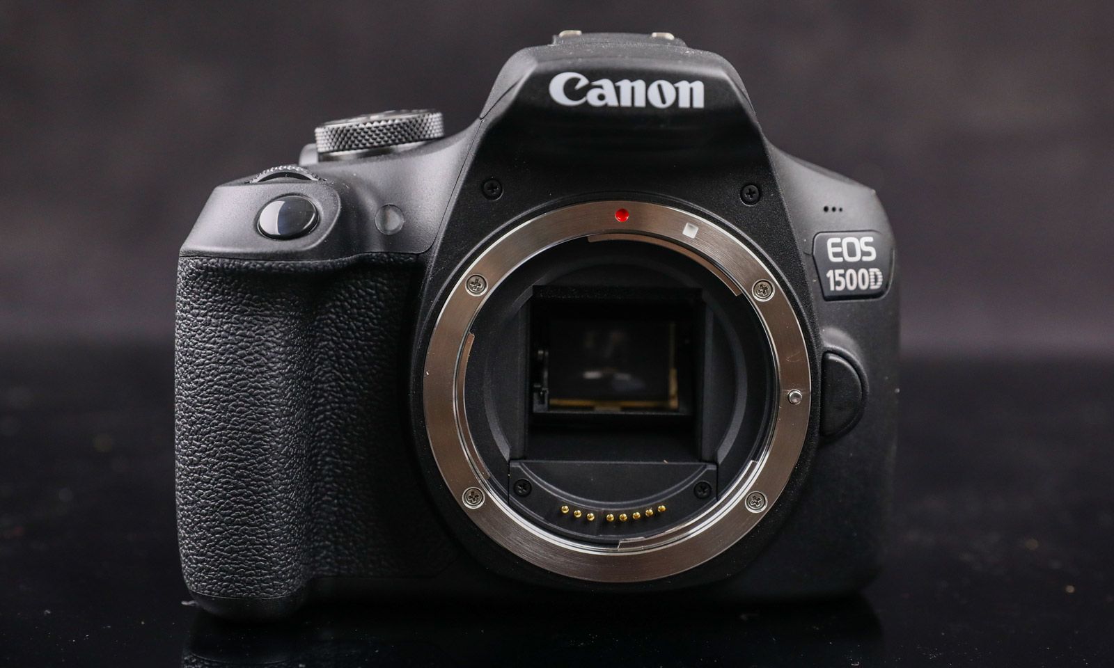 为什么佳能的aps-c画幅镜头 不能用在全画幅单反上