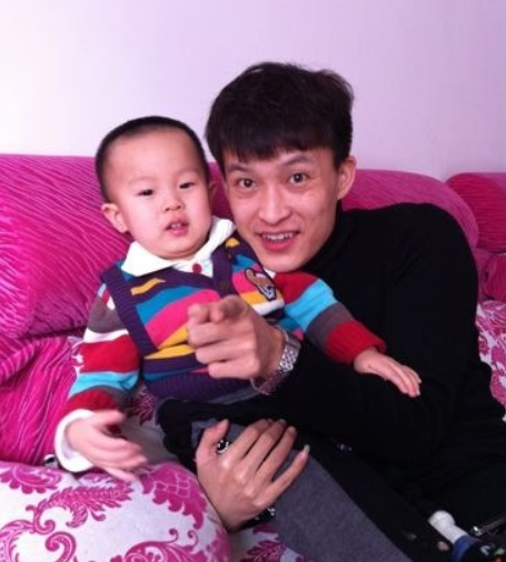 赵本山力捧的弟子,妻子颜值不输关婷娜,如今38岁突发心梗住院|黄宝吉