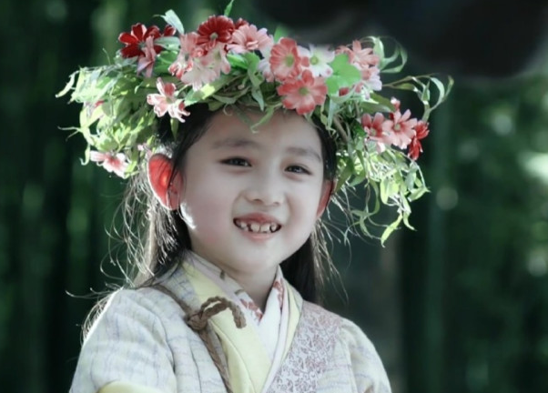 3年过去,10岁的她变化大,长相如两人|长相|王亭文|粉丝_新浪新闻