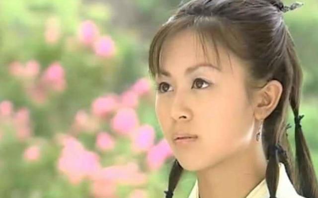 她8岁搭档大人物出道,后来成为女神,如今单身投身慈善