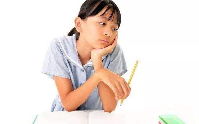 宝宝上课老走神多半是因为听不懂你该培养他的接受能力