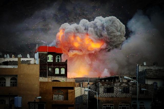 伊朗两个代理人接连遭袭胡塞武装基地刚被炸毁杰哈德又遭空袭