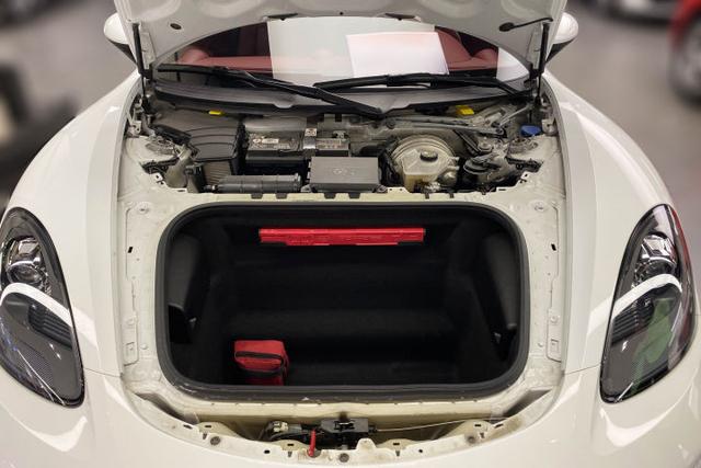 看看这台保时捷718,香车配美人了解一下