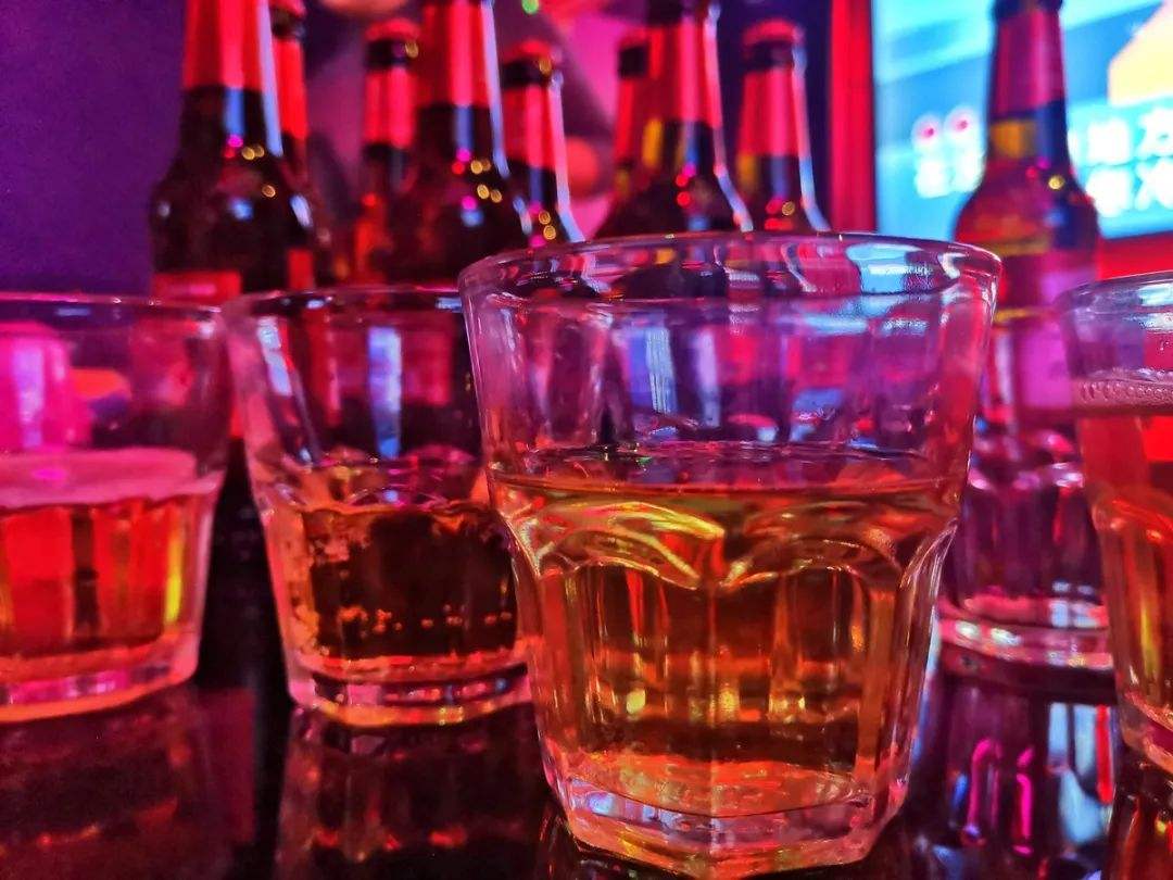 ktv行业寒冬来袭又一家品牌店轰然倒下数百名员工被集体解雇