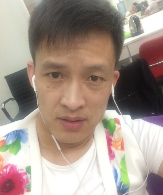 赵本山力捧的弟子,妻子颜值不输关婷娜,如今38岁突发心梗住院|黄宝吉