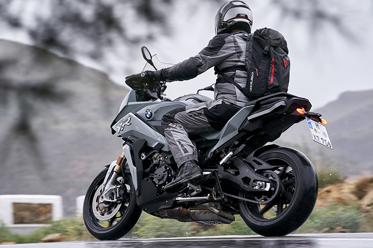 多面手跨界摩托 宝马s1000xr 2020外媒测评