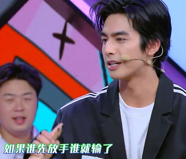 因为作品大火,宋茜和宋威龙总是被邀请参加活动,录制了不少的综艺,在