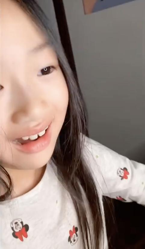 吴尊指导neinei自己拔牙 现在只有max不会徒手拔牙了