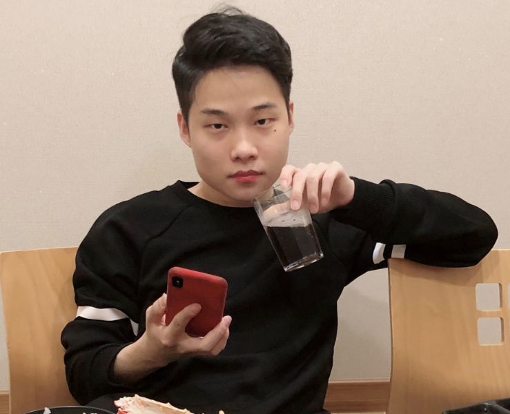 澡子哥牌面这么大么dopa卡牌肉身替uzi挡鱼队友情谊令人落泪