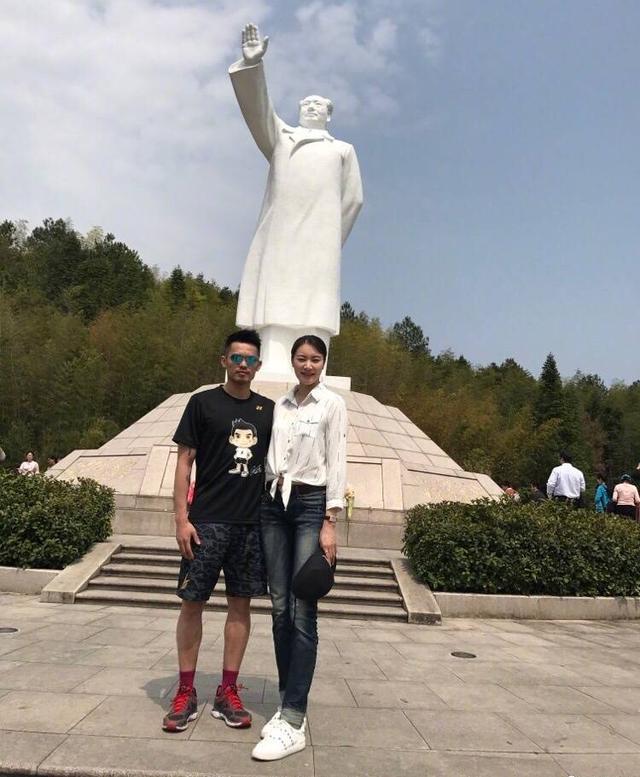 奥运冠军林丹现状,37岁,身高178cm总裁妻子气质出众