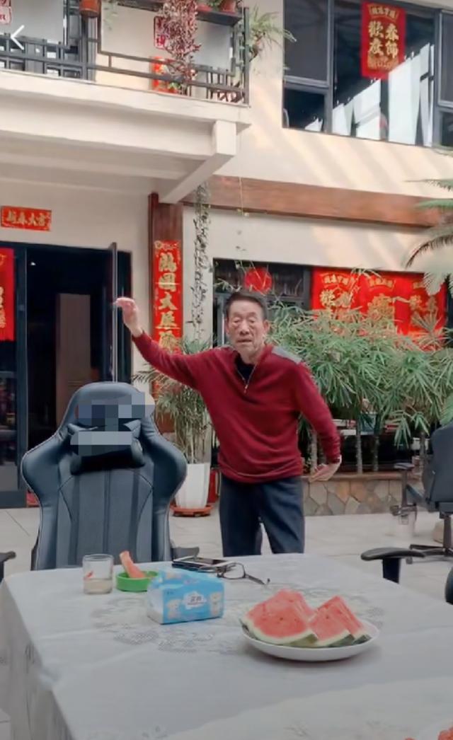 相声大师杨少华豪宅曝光,三层小楼院子超大