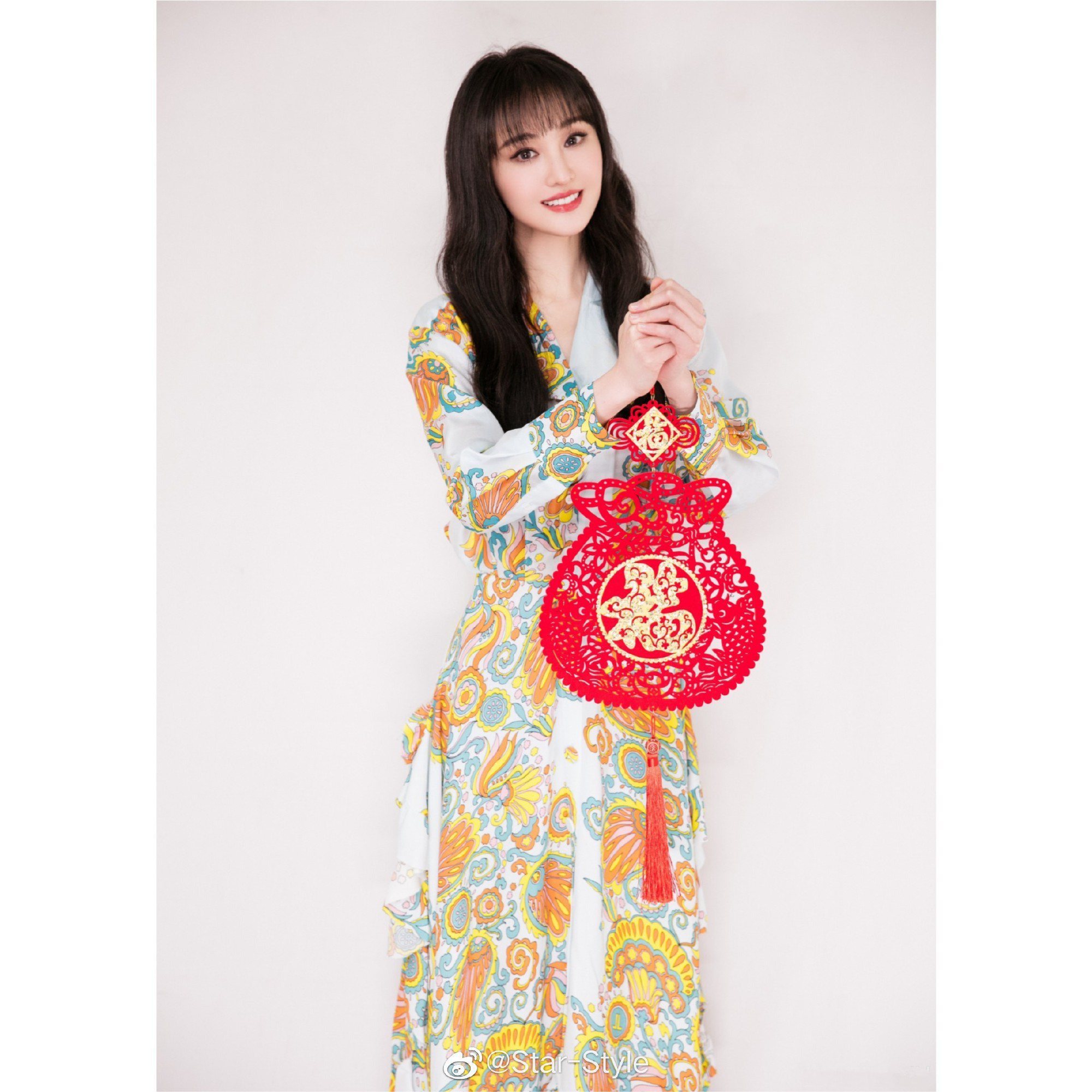 胖一点更美了郑爽摆脱纸片身材穿粉色卫衣配紧身裤时尚有气质