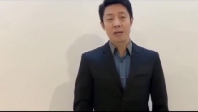 老婆悠闲逛商超,撒贝宁推与他同高的购物车,奶娃心累变瘦小黑